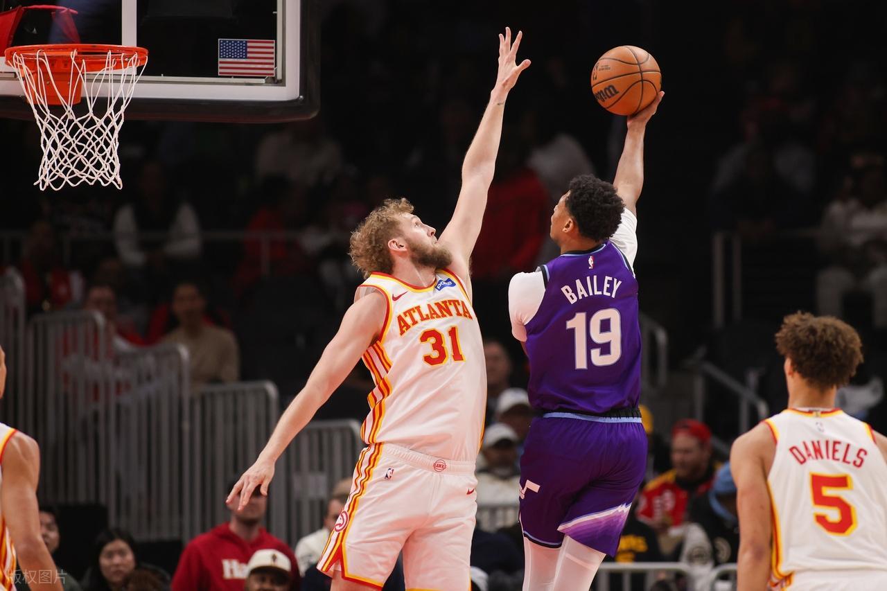 乐鱼体育app-文班亚马29+11+6+3无缘今日最佳球员！杰伦-约翰逊22+16+15创纪录